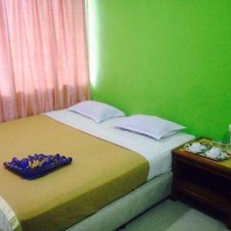 F Hotel Sungai Dua Bukit Exterior foto