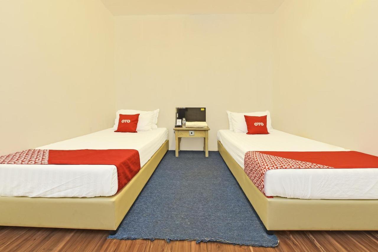 F Hotel Sungai Dua Bukit Exterior foto